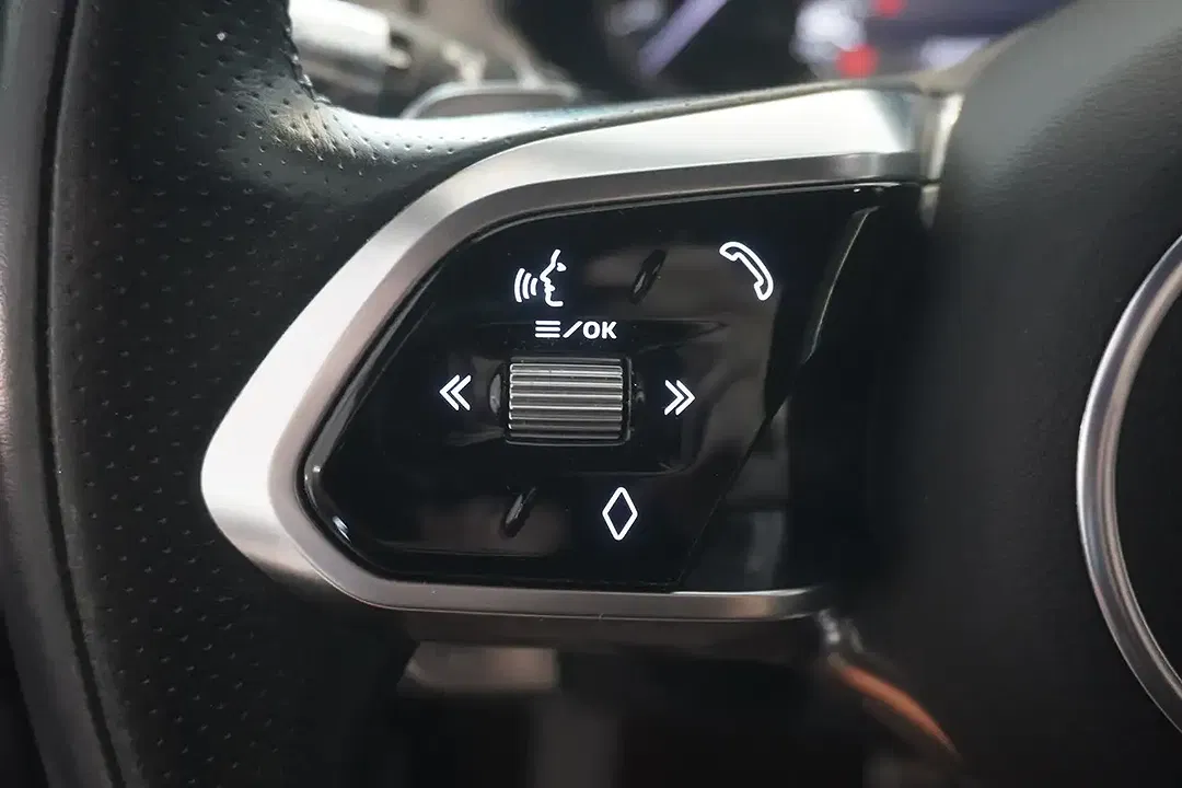 Jaguar E-Pace - Thumbnail 12