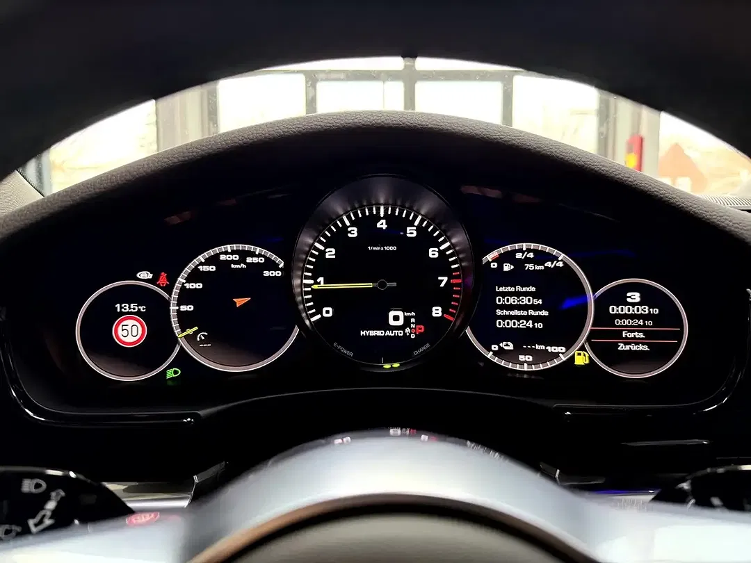 Porsche Panamera - Thumbnail 19