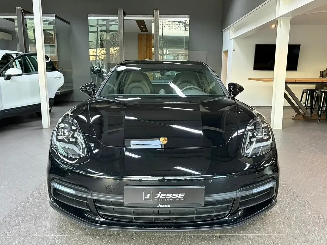Porsche Panamera - Thumbnail 2