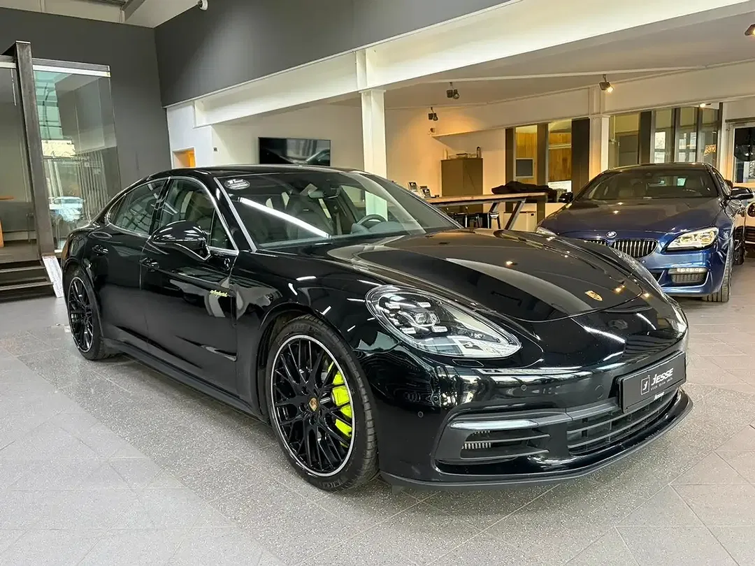 Porsche Panamera - Thumbnail 3