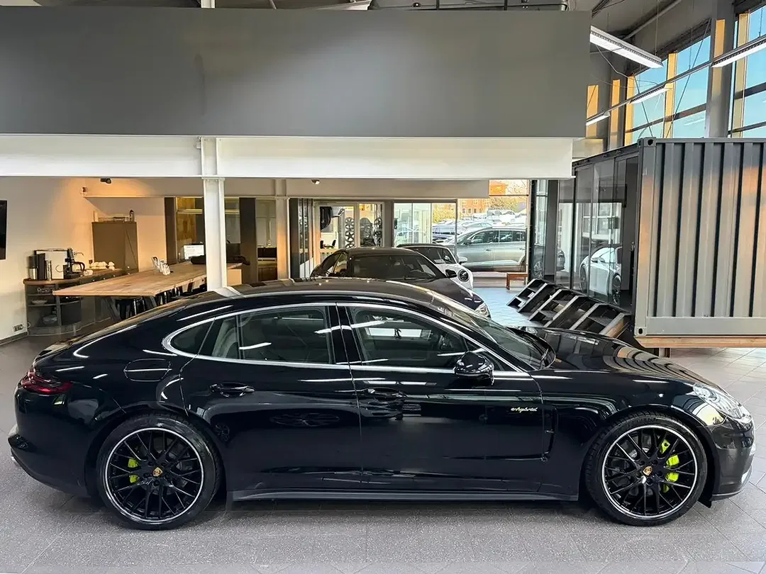 Porsche Panamera - Thumbnail 4