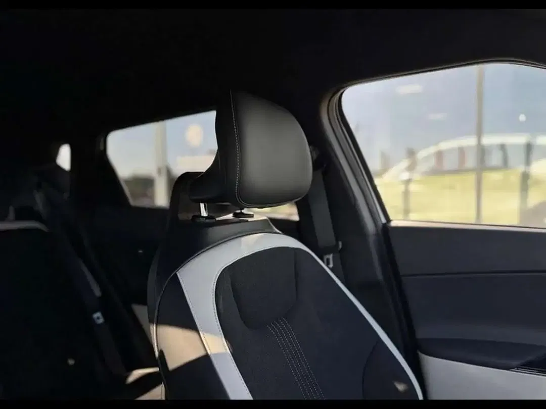 Kia EV6 - Thumbnail 10