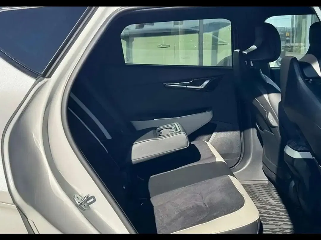 Kia EV6 - Thumbnail 11