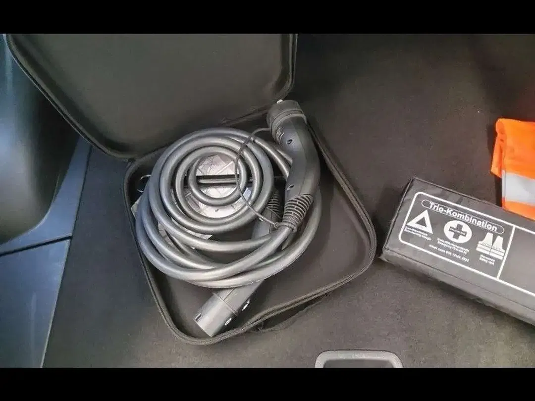 Kia EV6 - Thumbnail 15
