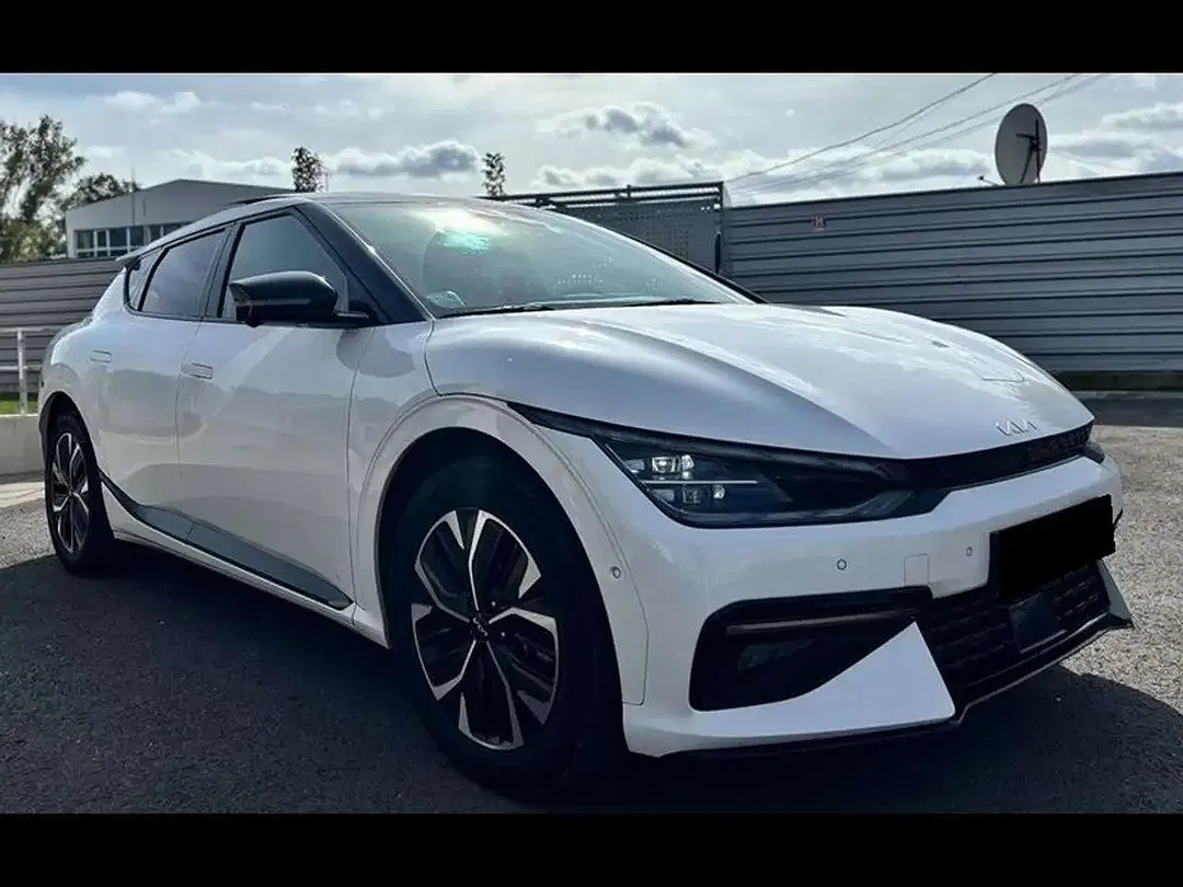 Kia EV6 - Thumbnail 2