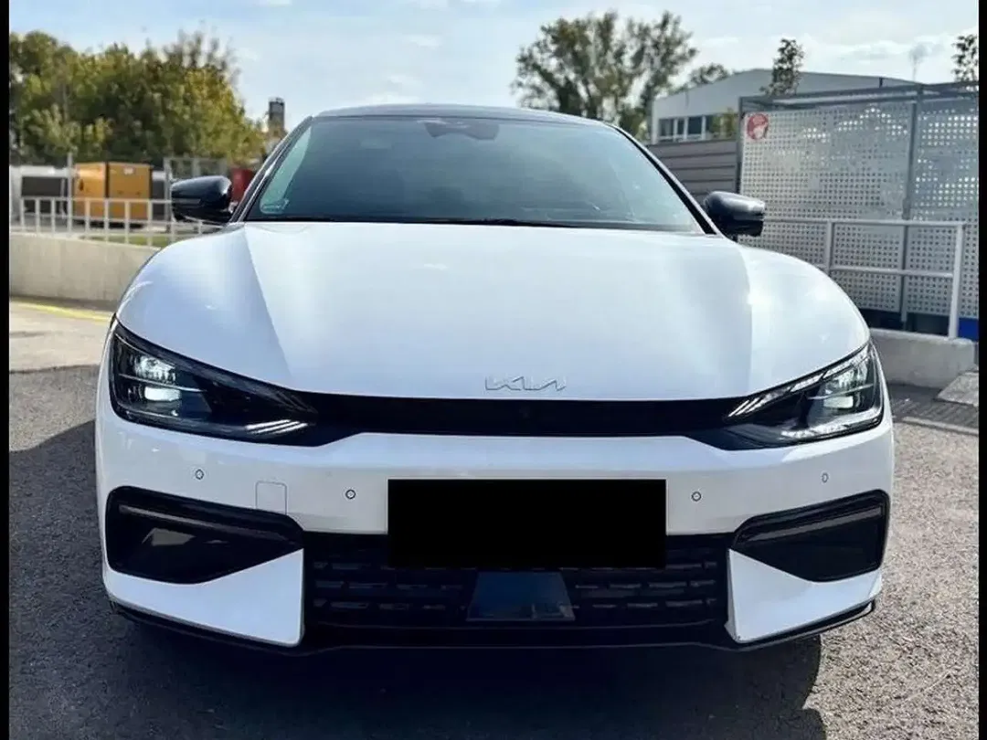 Kia EV6 - Thumbnail 3