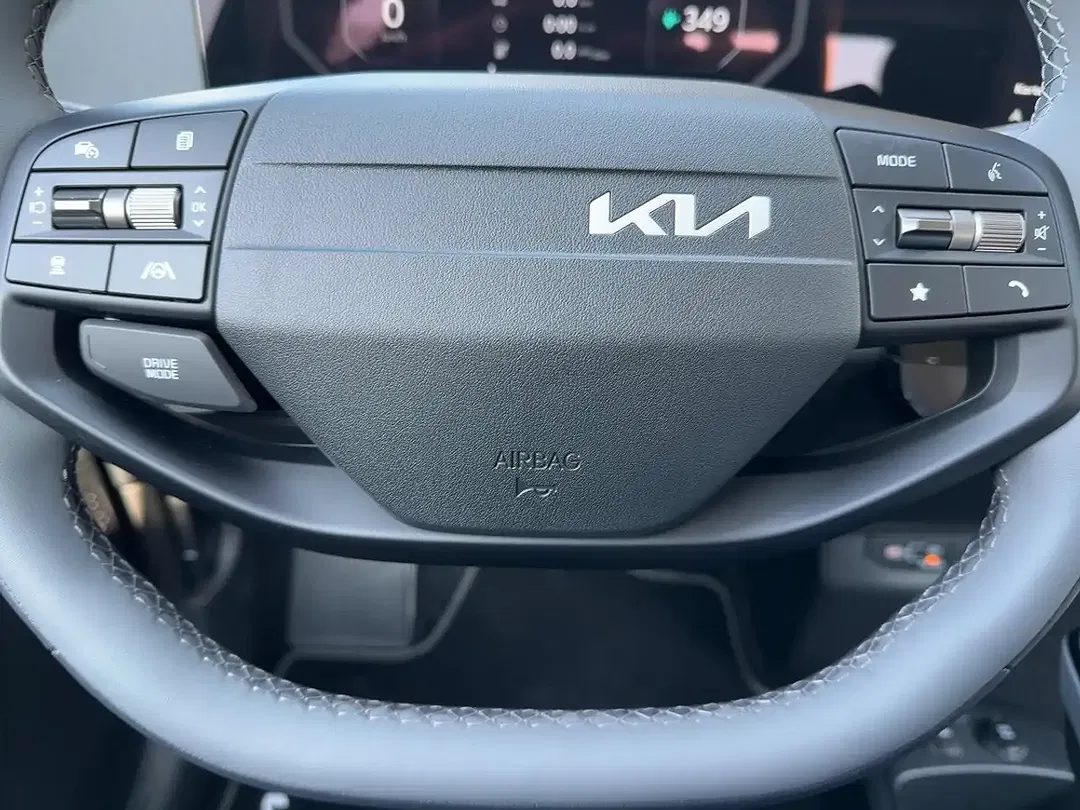 Kia EV6 - Thumbnail 10