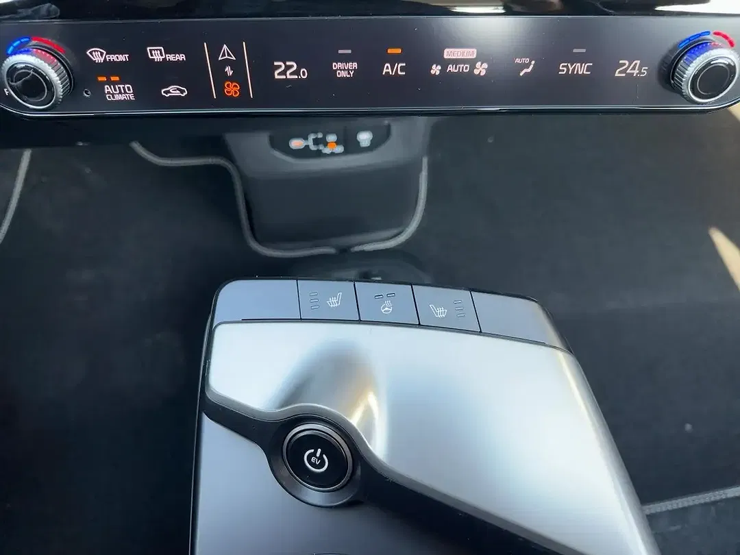 Kia EV6 - Thumbnail 13