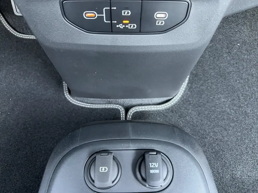 Kia EV6 - Thumbnail 14