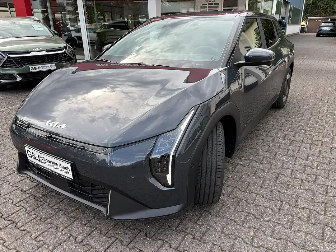 Kia EV4 - Thumbnail 1