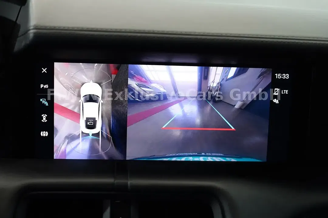 Porsche Taycan - Thumbnail 10