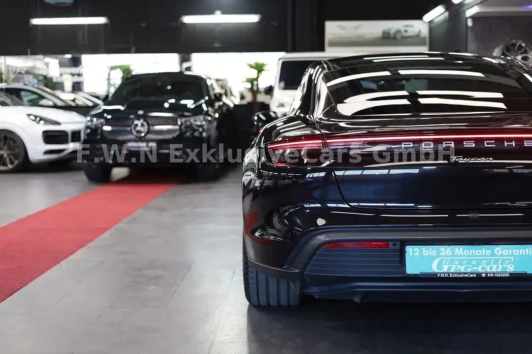 Porsche Taycan - Thumbnail 11