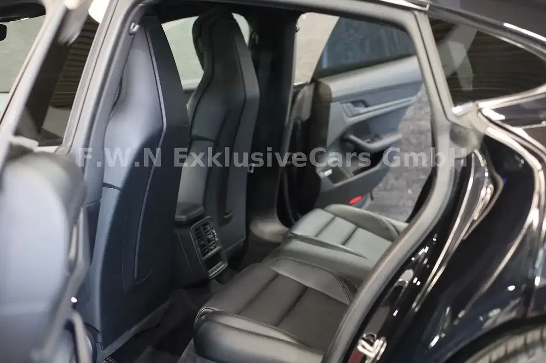 Porsche Taycan - Thumbnail 12