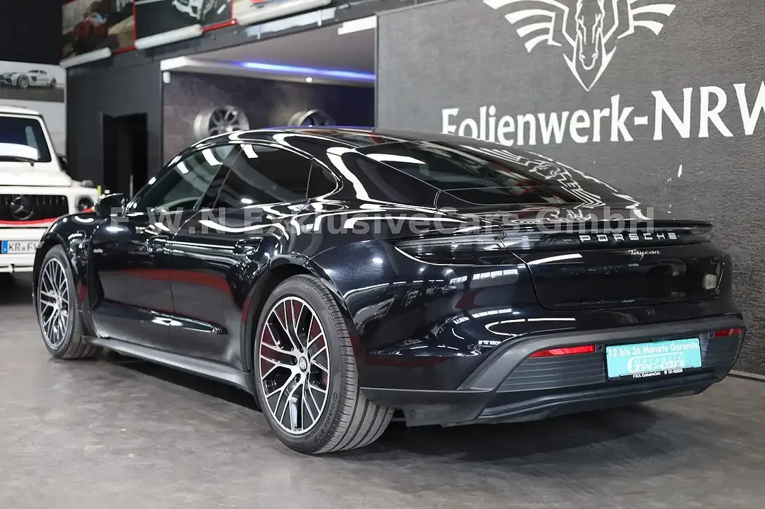 Porsche Taycan - Thumbnail 13