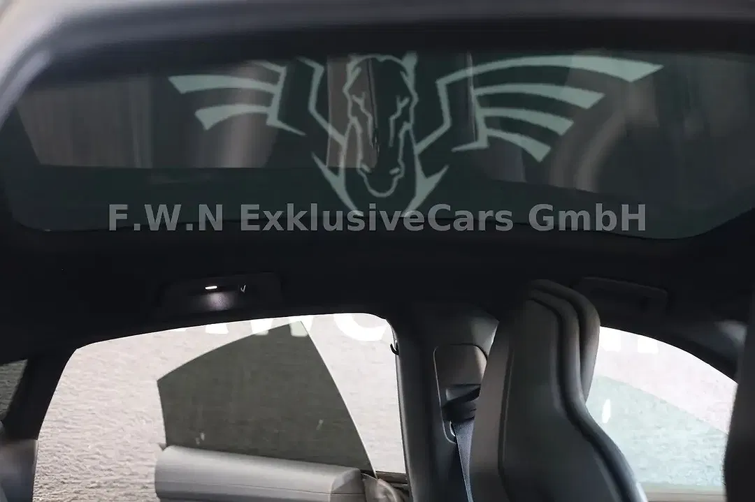 Porsche Taycan - Thumbnail 14