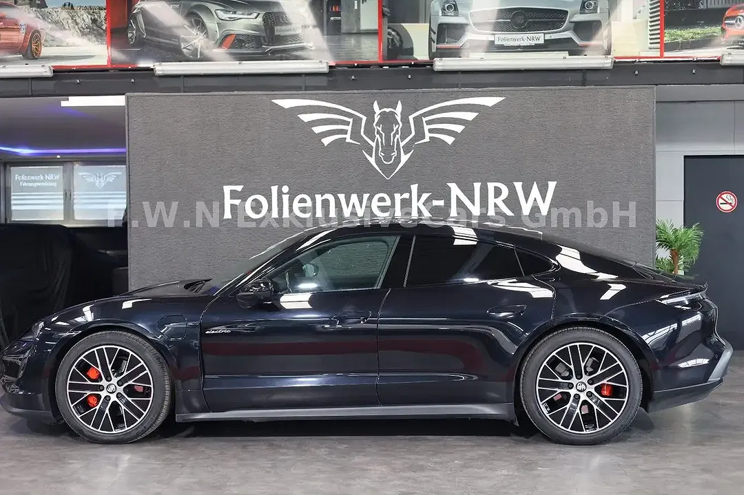 Porsche Taycan - Thumbnail 15