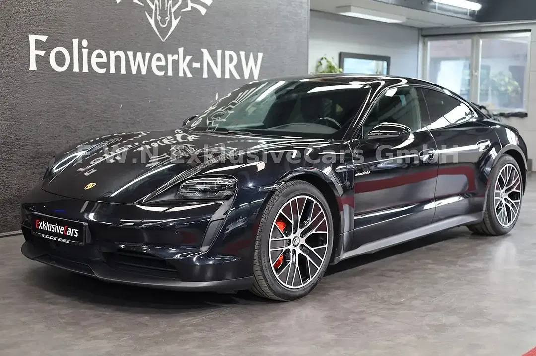 Porsche Taycan - Thumbnail 7