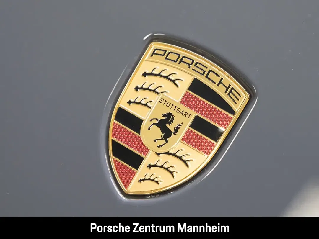 Porsche Taycan - Thumbnail 12