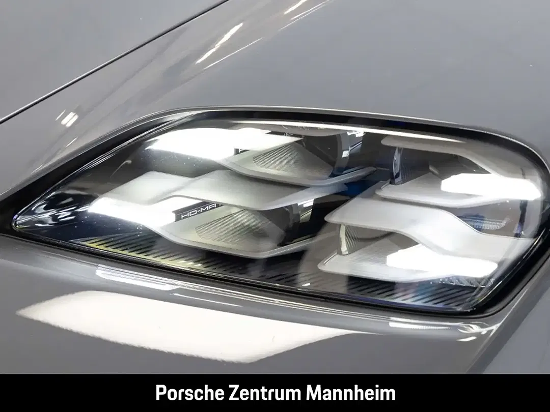 Porsche Taycan - Thumbnail 13