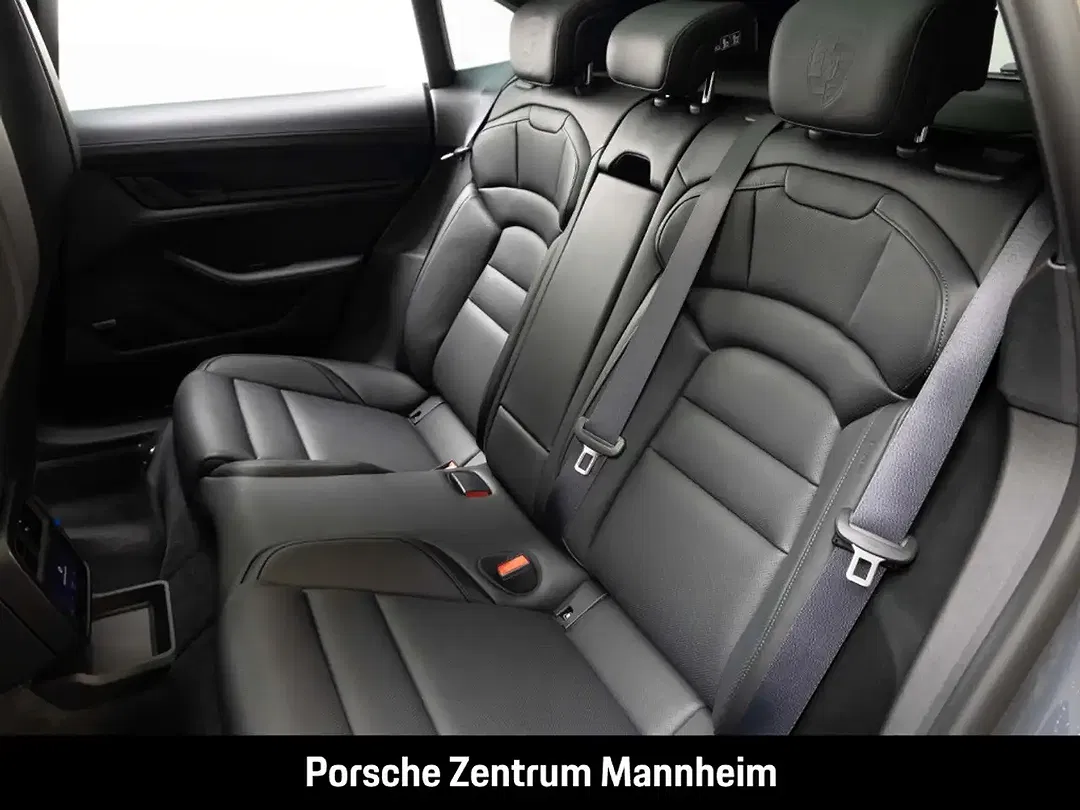 Porsche Taycan - Thumbnail 14