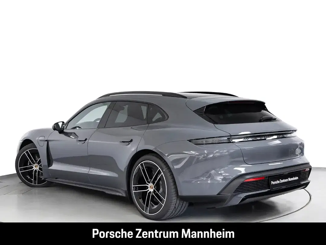 Porsche Taycan - Thumbnail 3