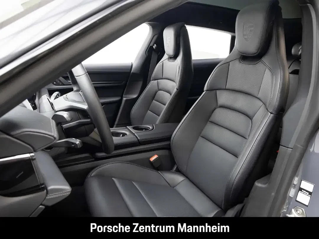 Porsche Taycan - Thumbnail 5