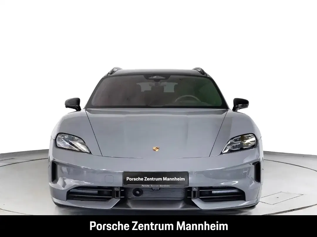 Porsche Taycan - Thumbnail 6
