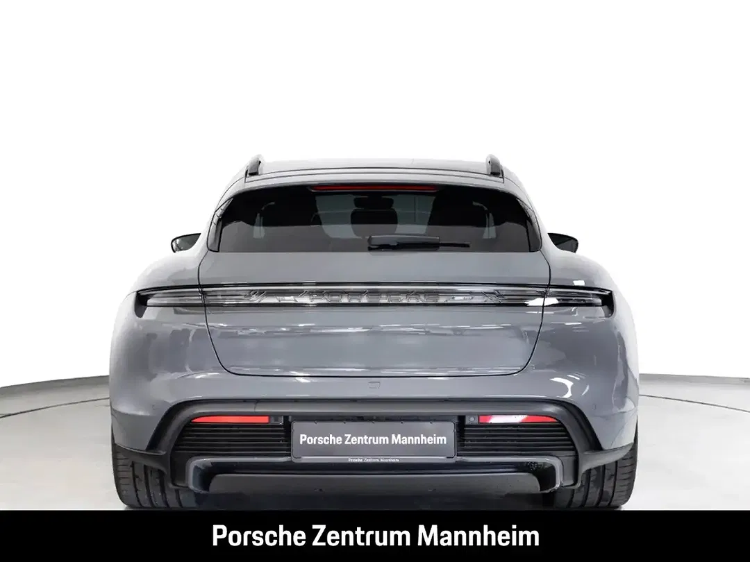 Porsche Taycan - Thumbnail 7