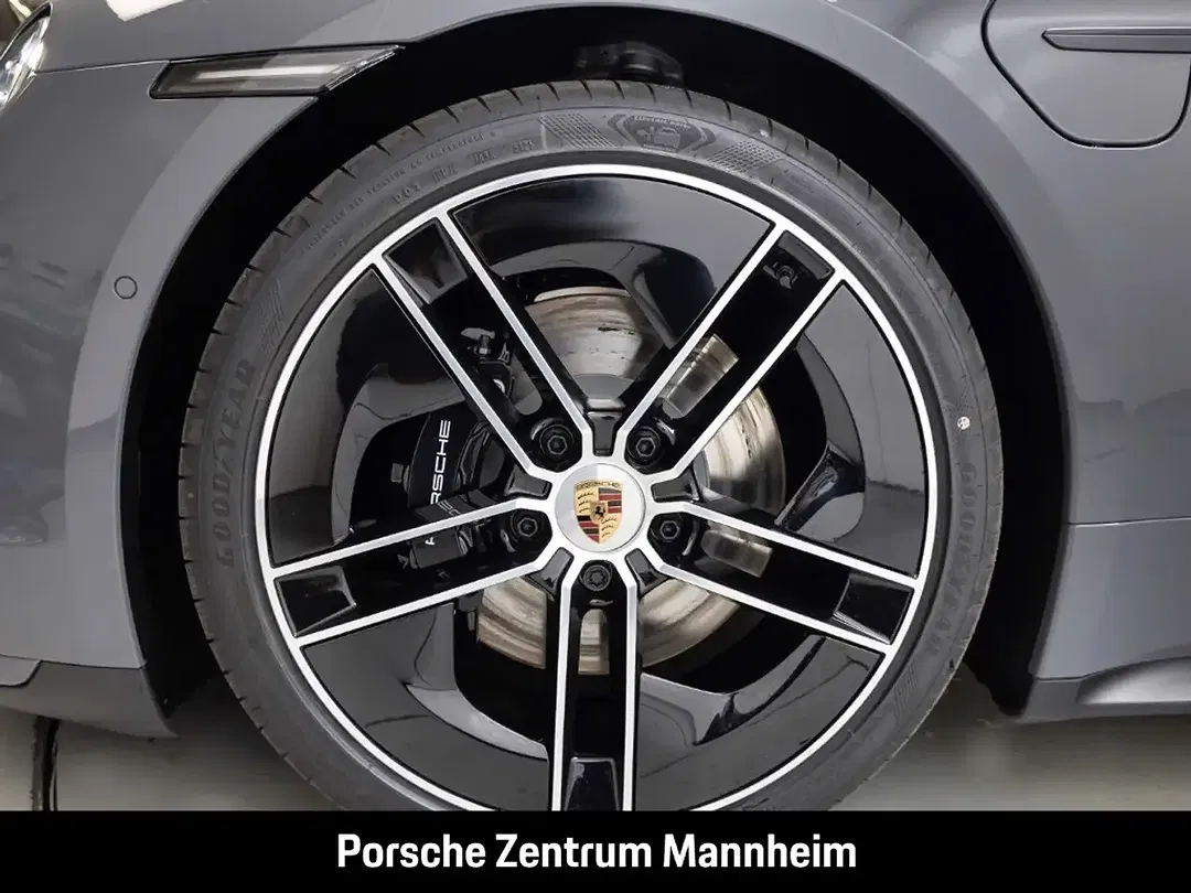 Porsche Taycan - Thumbnail 8