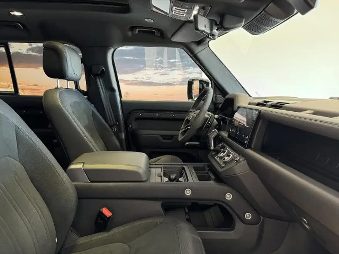 Land Rover Defender - Thumbnail 3