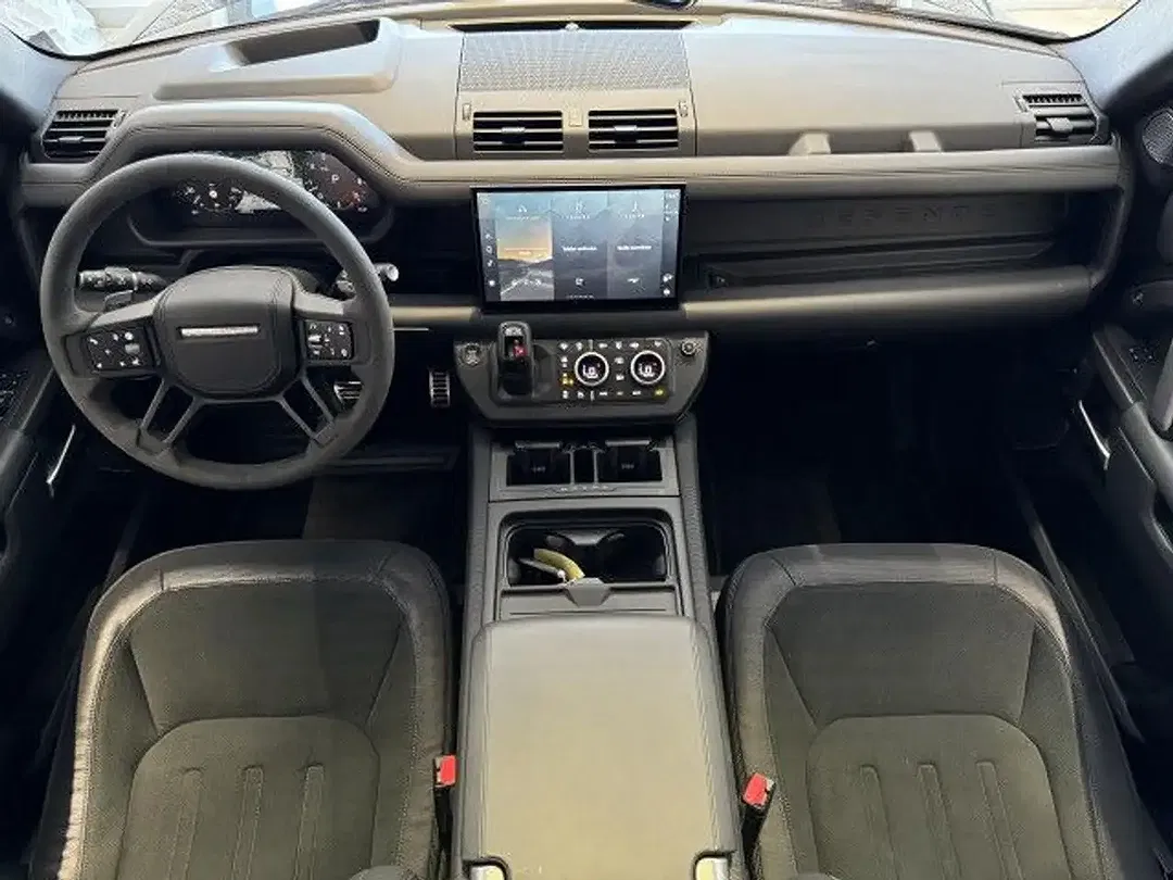 Land Rover Defender - Thumbnail 4