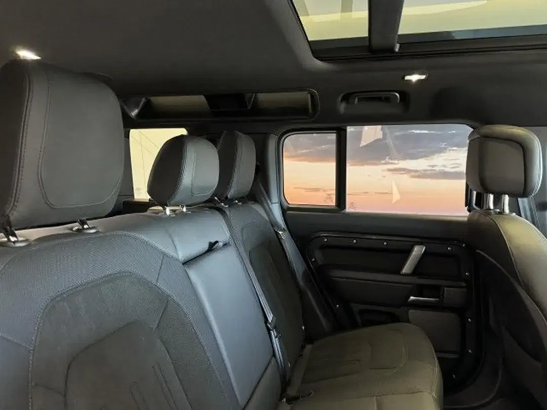 Land Rover Defender - Thumbnail 5