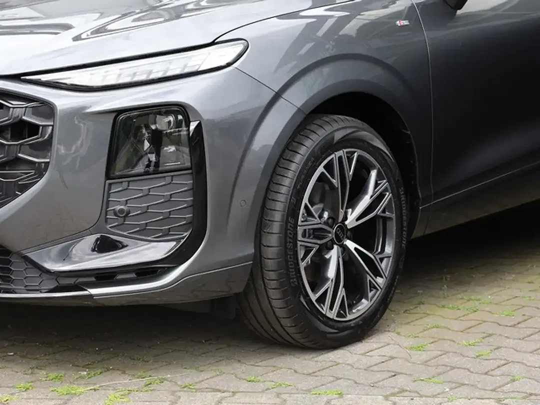 Audi Q3 - Thumbnail 11
