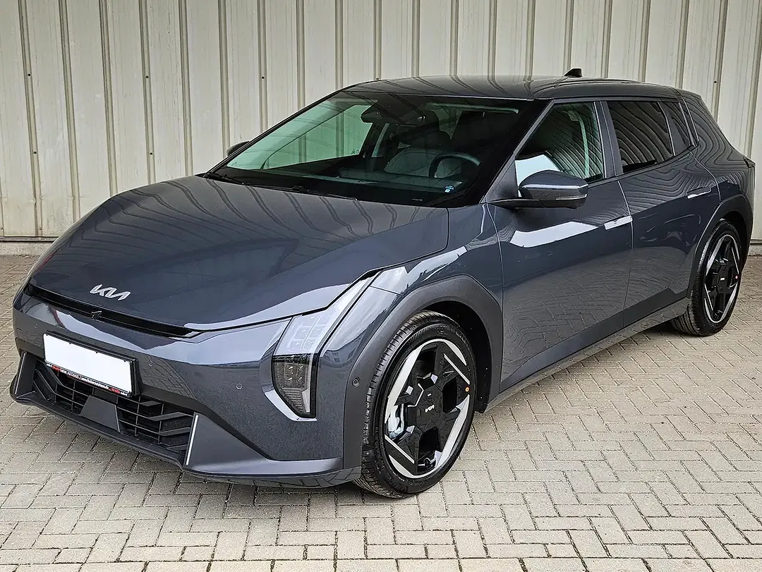 Kia EV4 - Thumbnail 14
