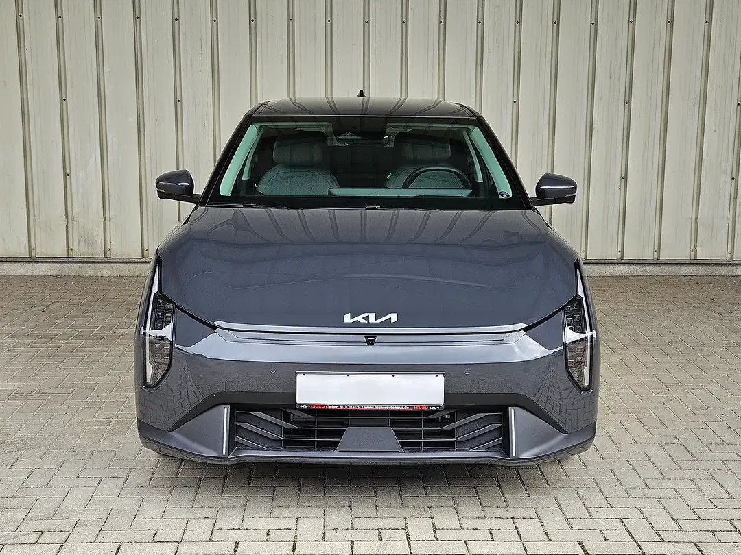 Kia EV4 - Thumbnail 2