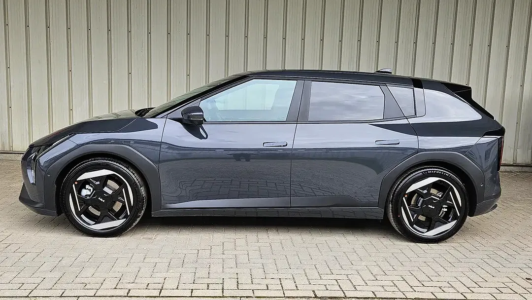 Kia EV4 - Thumbnail 3