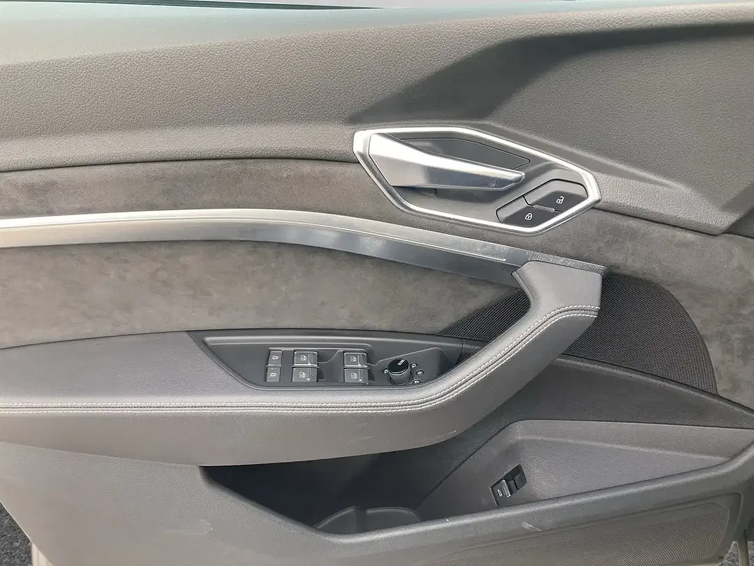 Audi e-tron - Thumbnail 9