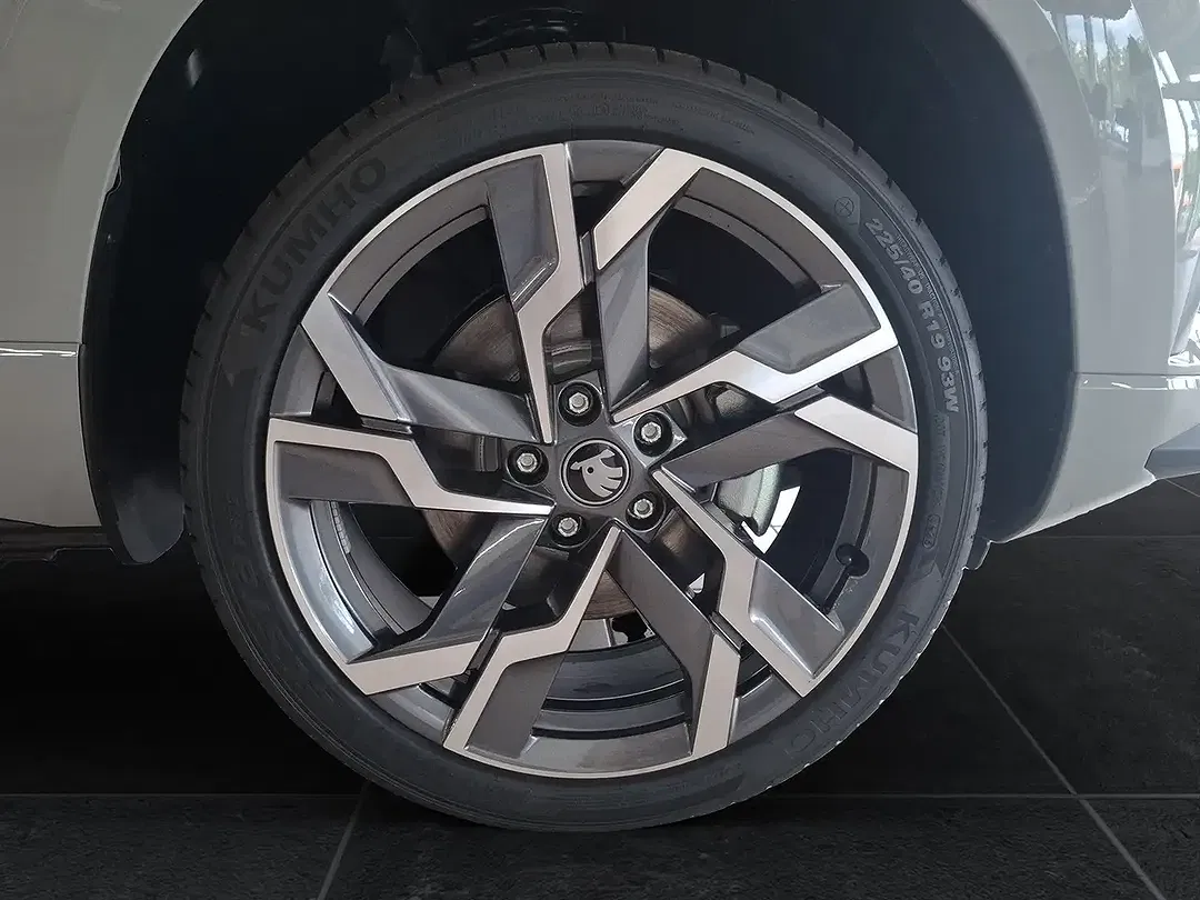 Skoda Karoq - Thumbnail 5