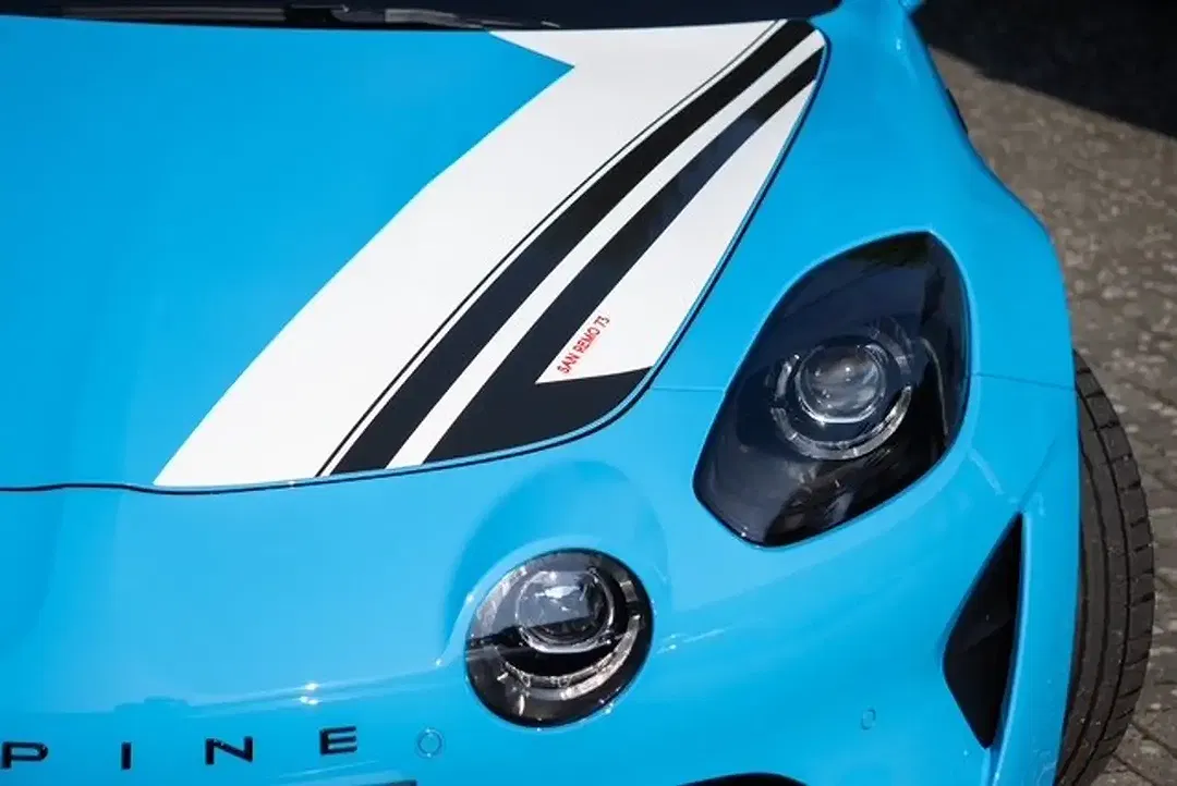 Alpine A110 - Thumbnail 3