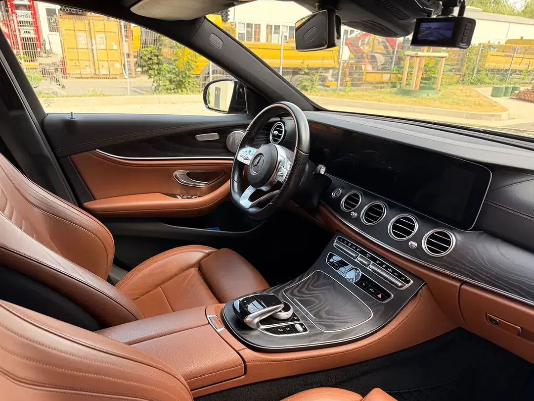 Mercedes-Benz E 300 - Thumbnail 12