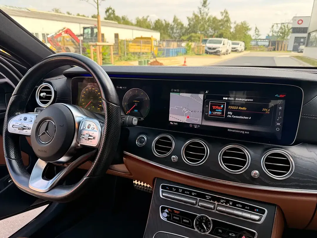 Mercedes-Benz E 300 - Thumbnail 13