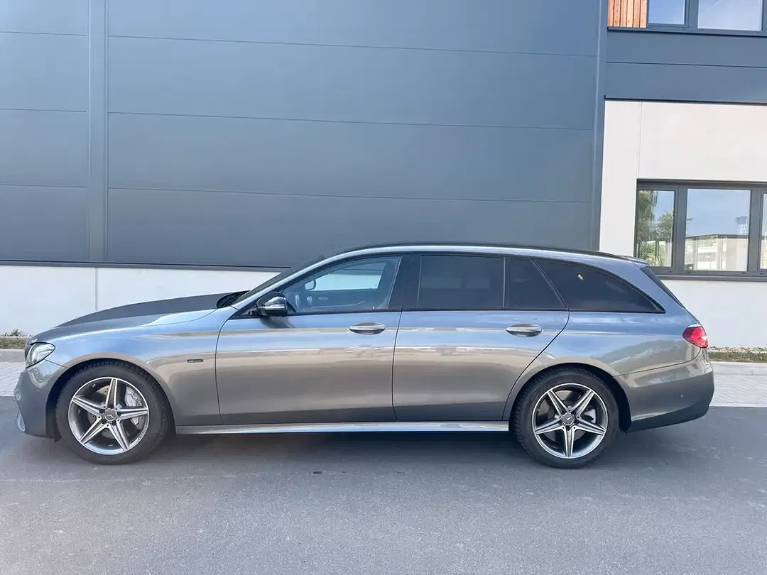Mercedes-Benz E 300 - Thumbnail 2