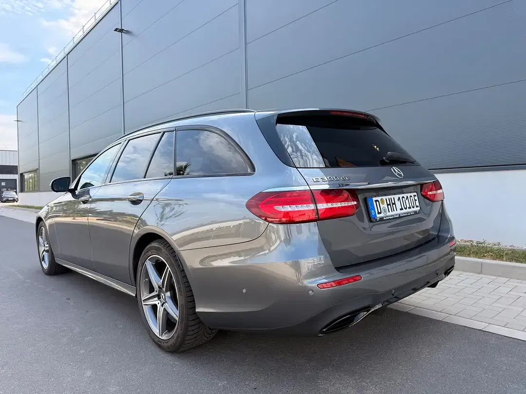 Mercedes-Benz E 300 - Thumbnail 3