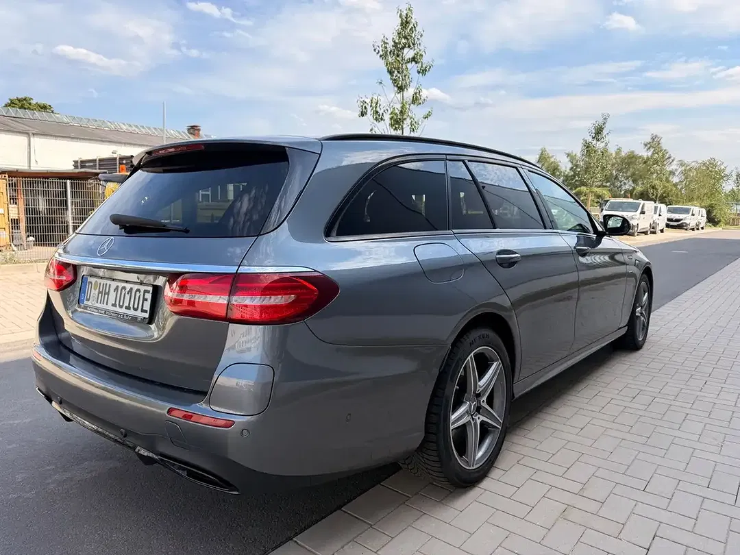Mercedes-Benz E 300 - Thumbnail 5