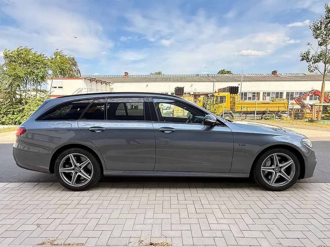 Mercedes-Benz E 300 - Thumbnail 6