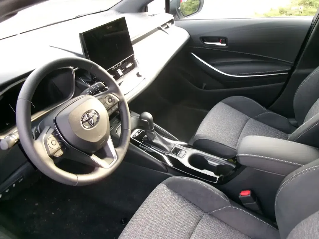 Toyota Corolla - Thumbnail 6
