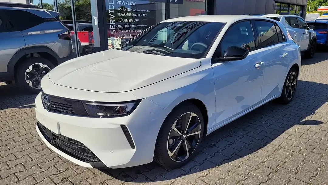 Opel Astra - Thumbnail 1