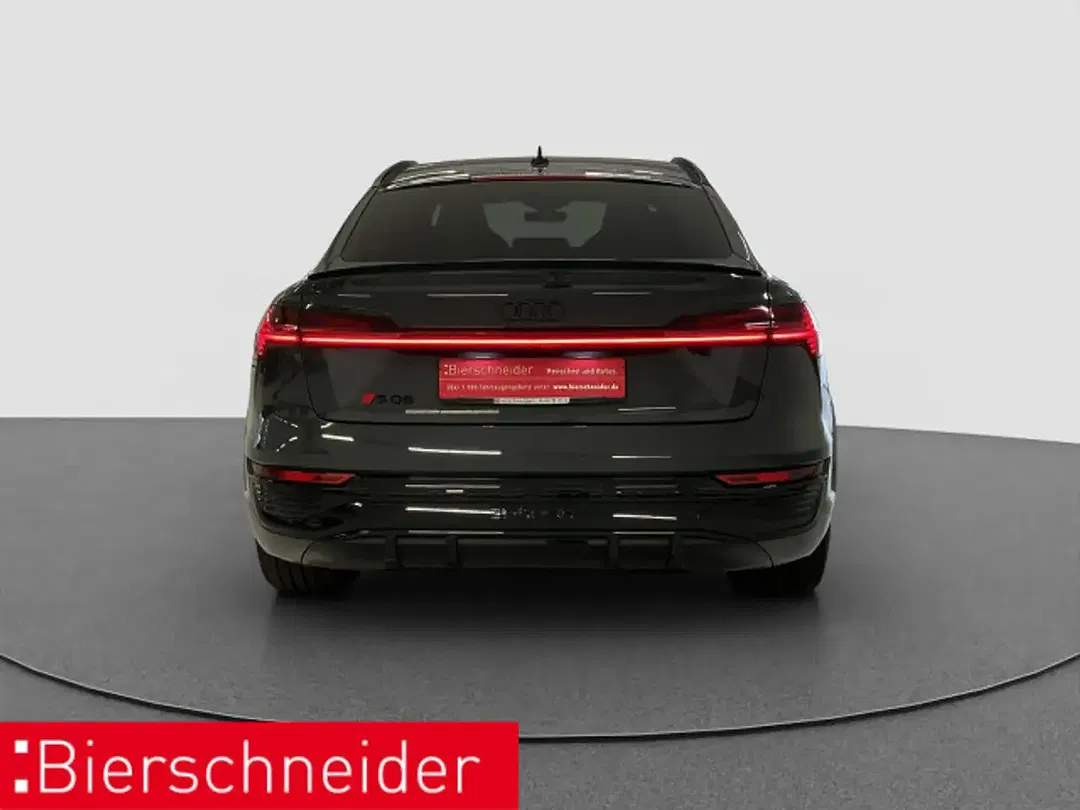 Audi Q8 - Thumbnail 4