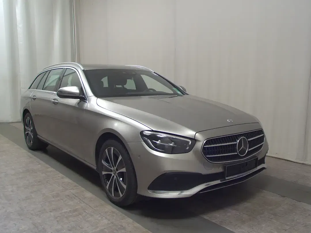 Mercedes-Benz E 300 - Thumbnail 3