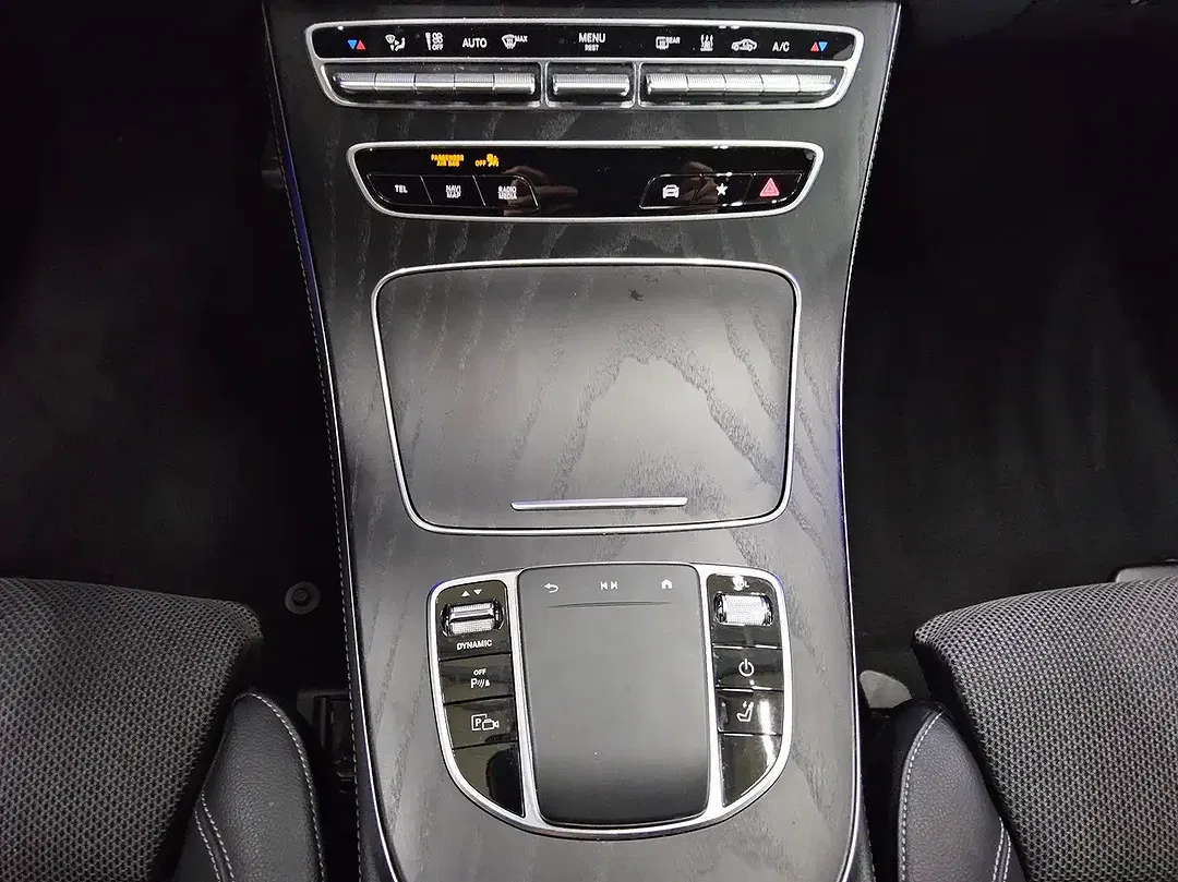 Mercedes-Benz E 300 - Thumbnail 6
